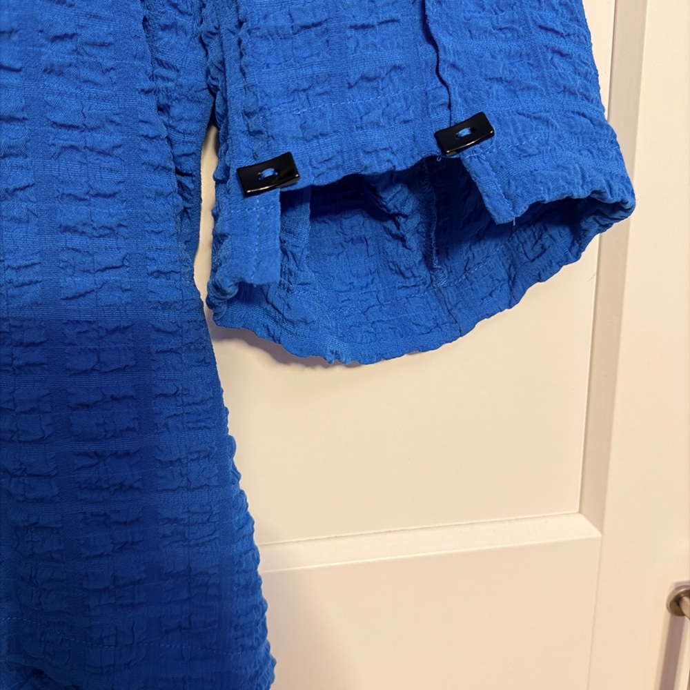 Ali Miles Royal Blue Textured Top - Picture 2 of 4